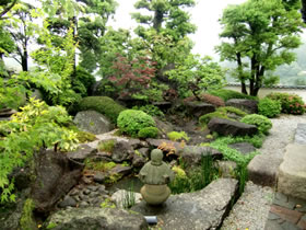 M邸　日本庭園　滝口及び枯山水風